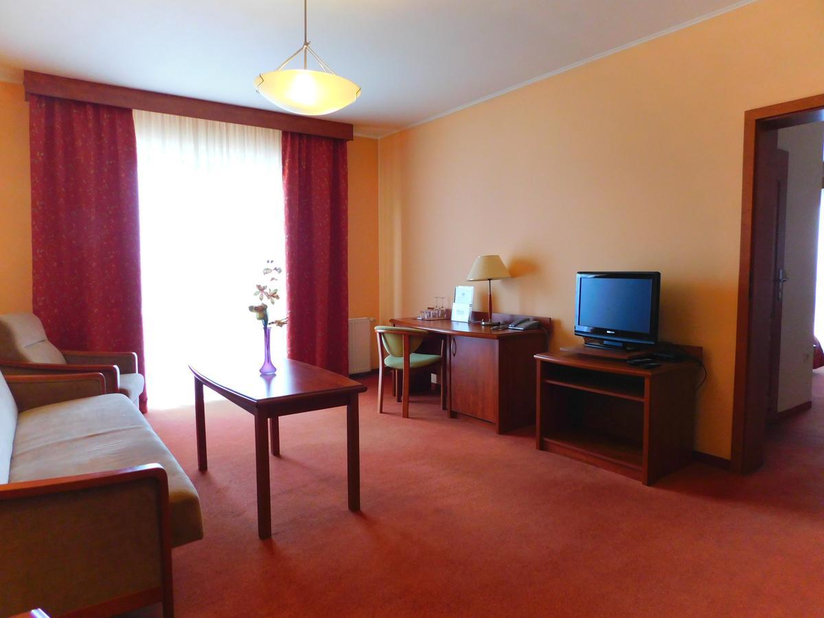 Hotel Piast Cedynia Екстер'єр фото